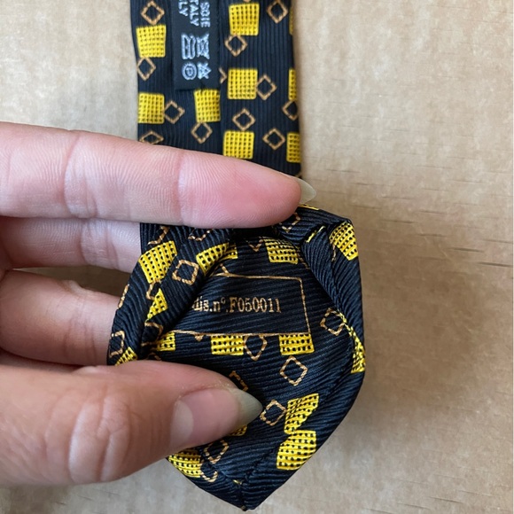 Brioni Roma Black and Gold Geometric Tie - Picture 9 of 9